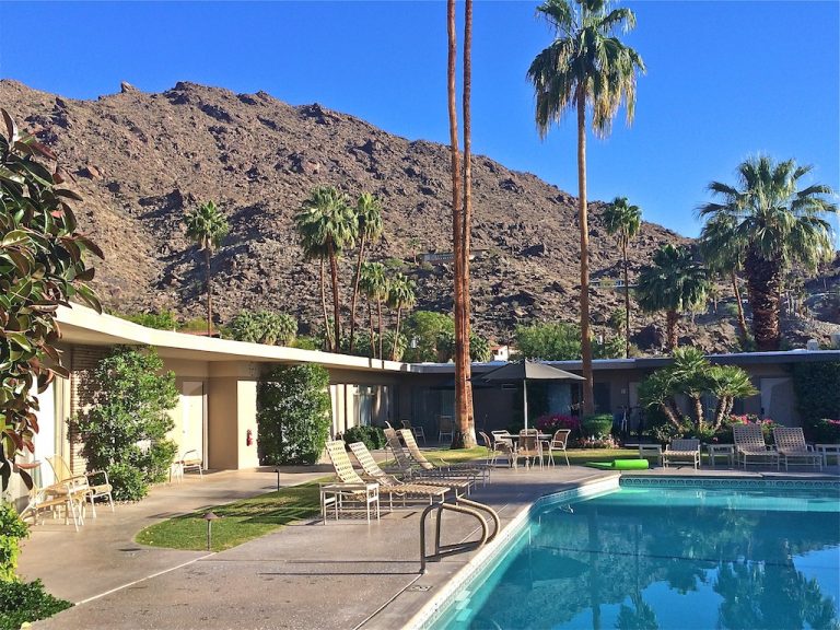 Desert Hills Hotel