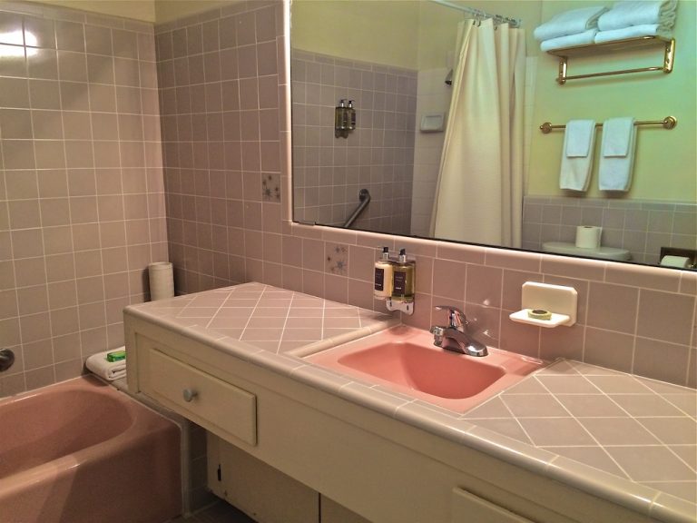 Desert Hills - Vintage Bathroom