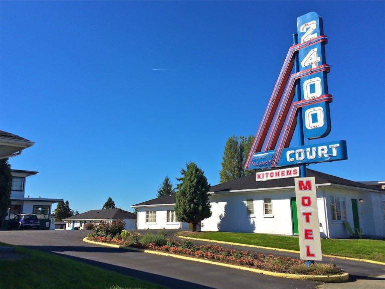 2400 Court Motel - Kingsway entrance 2400 Court Motel - Kingsway entrance